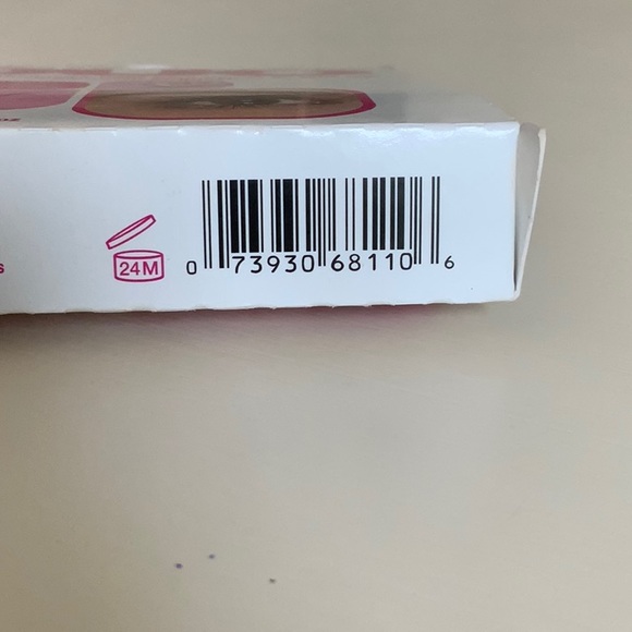 Duo eyelash glue for easy fake eyelash application. NEVER USED - Picture 3 of 3